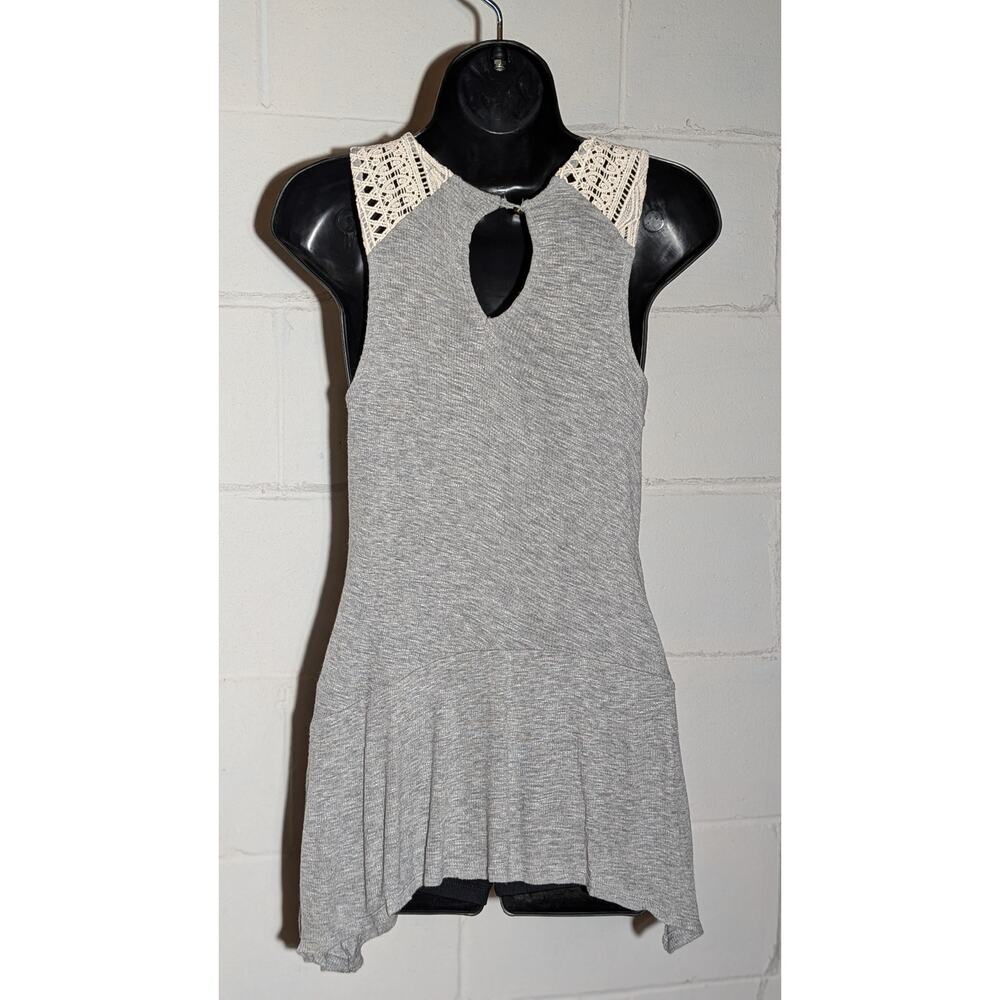 Eyeshadow Gray Sleeveless Tank Top Crochet Lace Detail Asymmetrical Hem Medium - Picture 3 of 5